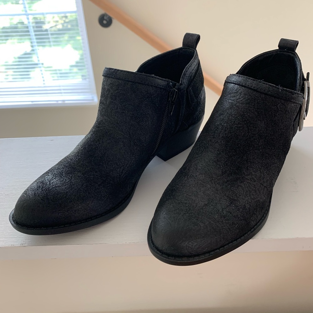 NWOT White mountain brand ankle booties.